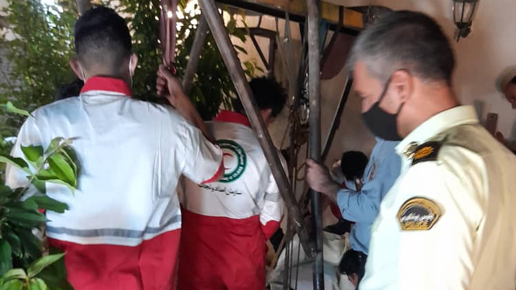 با تلاش نجاتگران قمی؛ مرد 60 ساله از داخل چاه نجات داده شد